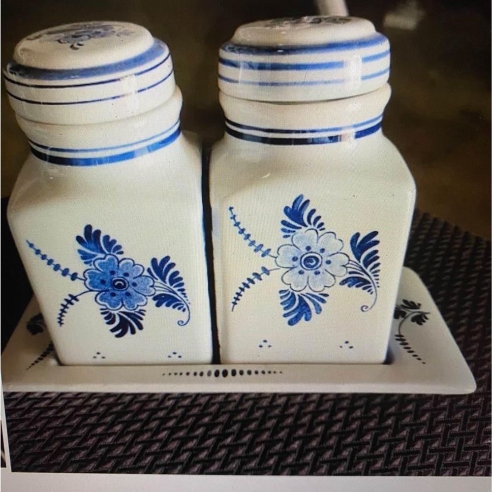 Delft Holland Handpainted blue white Spice Jars with dish great condition